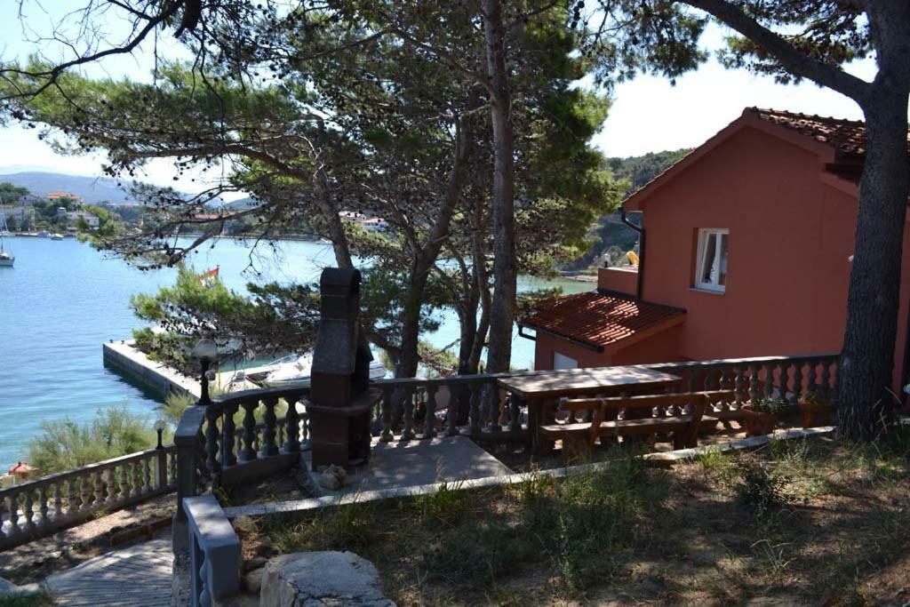 Apartments Zala Matusan Supetarska Draga Extérieur photo