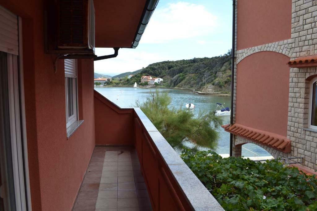 Apartments Zala Matusan Supetarska Draga Extérieur photo