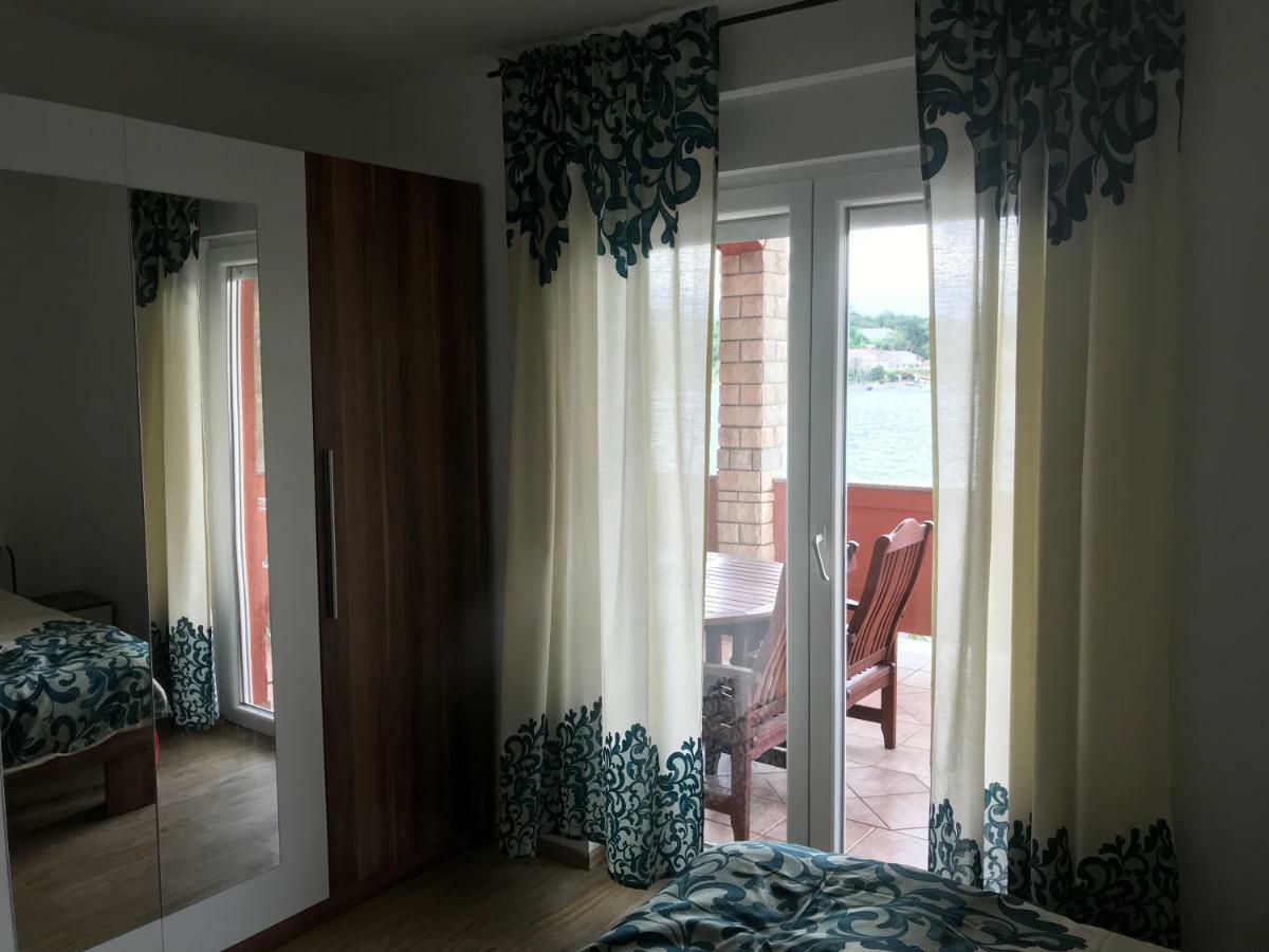 Apartments Zala Matusan Supetarska Draga Extérieur photo